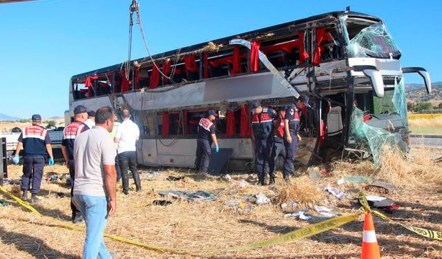 Komşuda otobüs kazası: 2'si ağır 46 yaralı