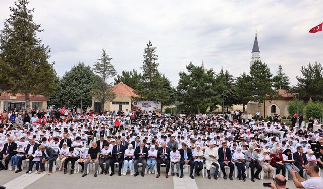 60 saniyede Kur’an-ı Kerim hatmettiler