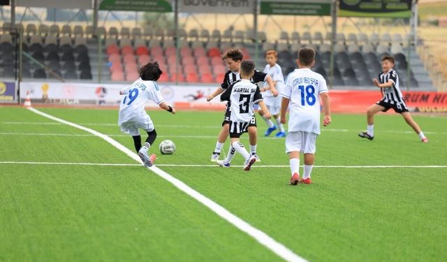400 sporcunun katıldığı Hitit Cup başladı