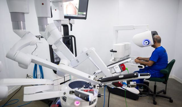 Mavi Vatan'da bir ilk: TCG Anadolu'da robotik cerrahi denemesi yapıldı