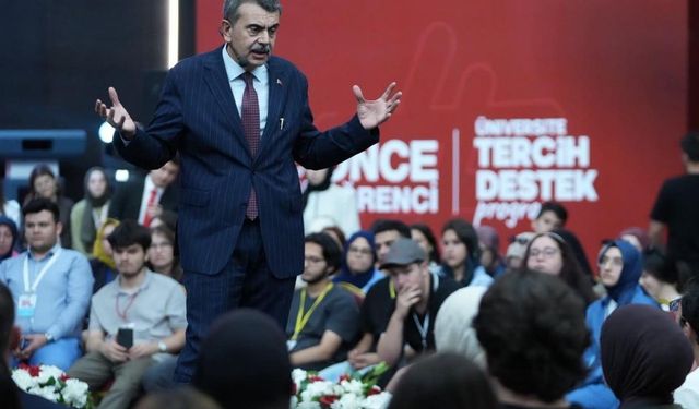 Bakan Tekin'den "serbest kıyafet" sorusuna yanıt: Bu yüzden kaldırılmış