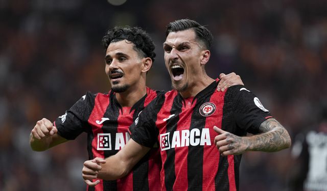 Çorum FK 10 kişiyle son şampiyona direndi!