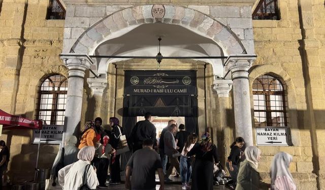 Mevlid Kandili'nde camiler doldu