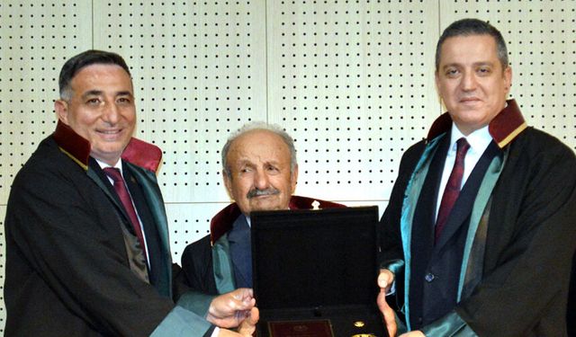 Emektar avukatlara plaket
