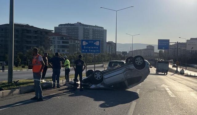 Refüje çarpan araç takla attı