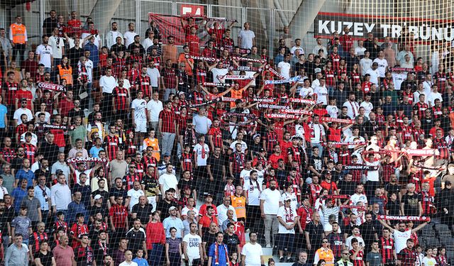 Taraftar Alanyaspor maçına akın ediyor