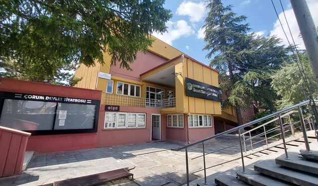 Perde açılmaya hazır ama bina ihtiyaca cevap vermekte zorlanıyor