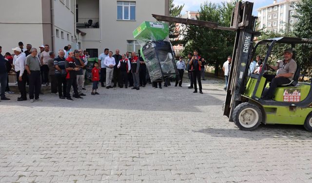 Üreticilere yem ezme makinesi desteği