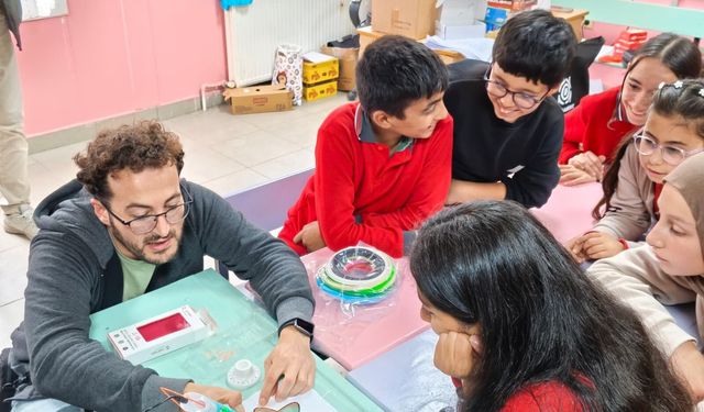 Köy okulu öğrencilerine yönelik bilim ve teknoloji etkinliği başladı