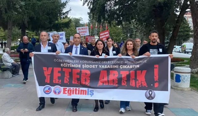 Eğitim İş okul saldırılarını protesto etti