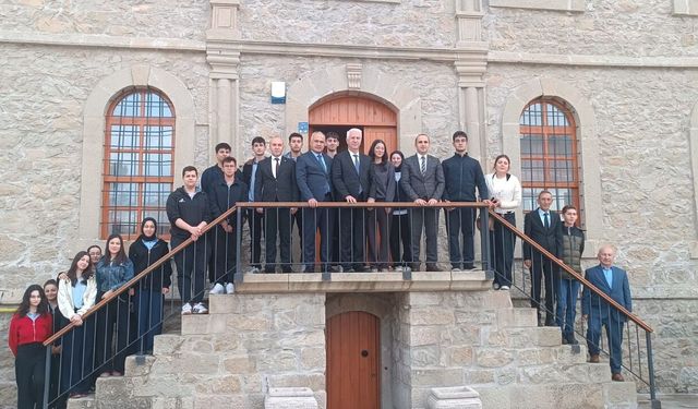 Eski Anayasa Mahkemesi Başkanvekili Çorum'da öğrencilerle buluştu