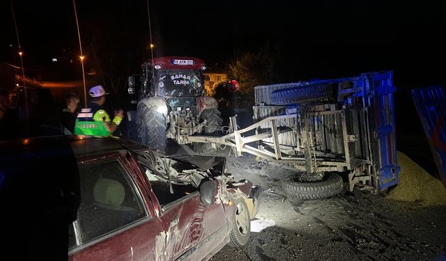Traktörle çarpışan otomobildeki 2 kişi yaralandı