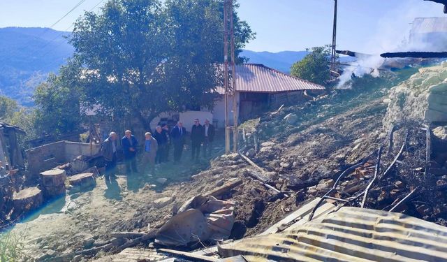 Kaymakam yangın çıkan köyde incelemelerde bulundu