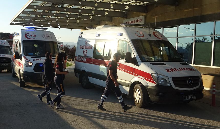 Çorum'da çatıdan düşen adam ağır yaralandı