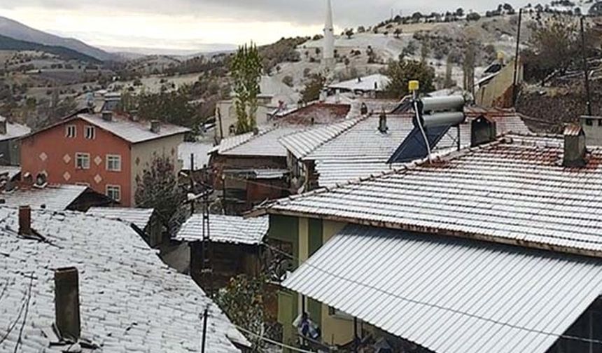 Çorum'da mevsimin ilk karı bu köylere düştü