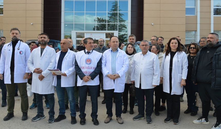 Çorum'da aile hekimleri yeni yönetmeliği protesto etti