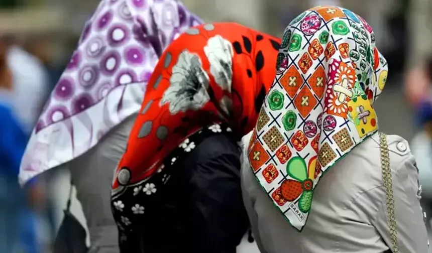 KKTC'de tarihi başörtüsü kararı! Jet hızıyla yürürlüğe girdi