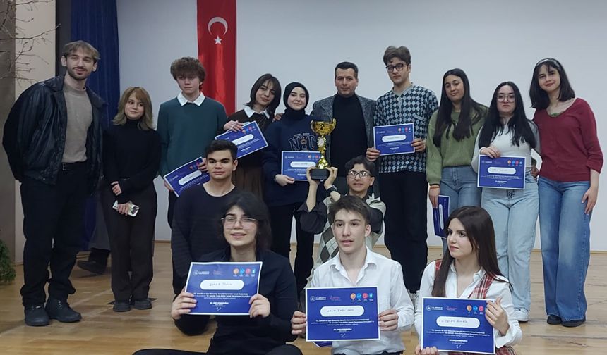 Mehmetçik Anadolu Lisesi  tiyatro yarışmasında birinci oldu
