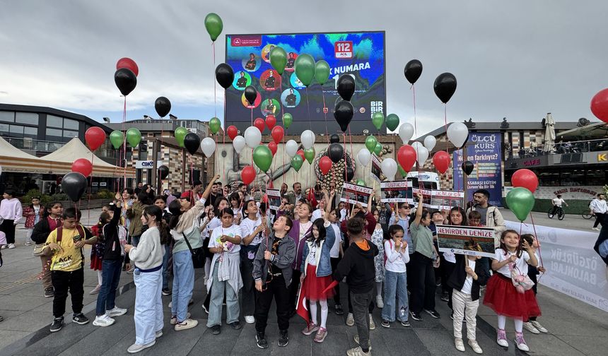 Filistin'deki kardeşlerinin özgür kalması için balon uçurdular