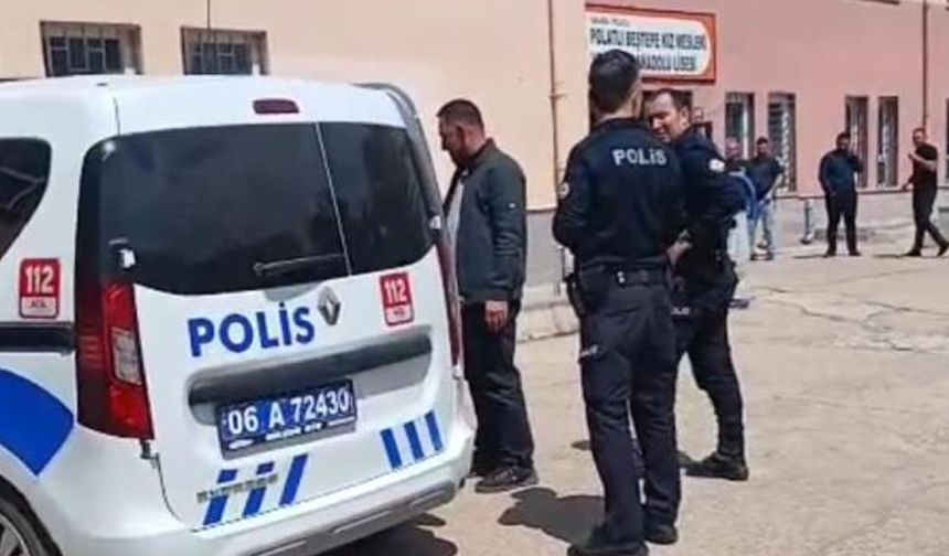 Başkalarına ait kimlikle sürücü belgesi sınavına giren 12 şüpheliye gözaltı
