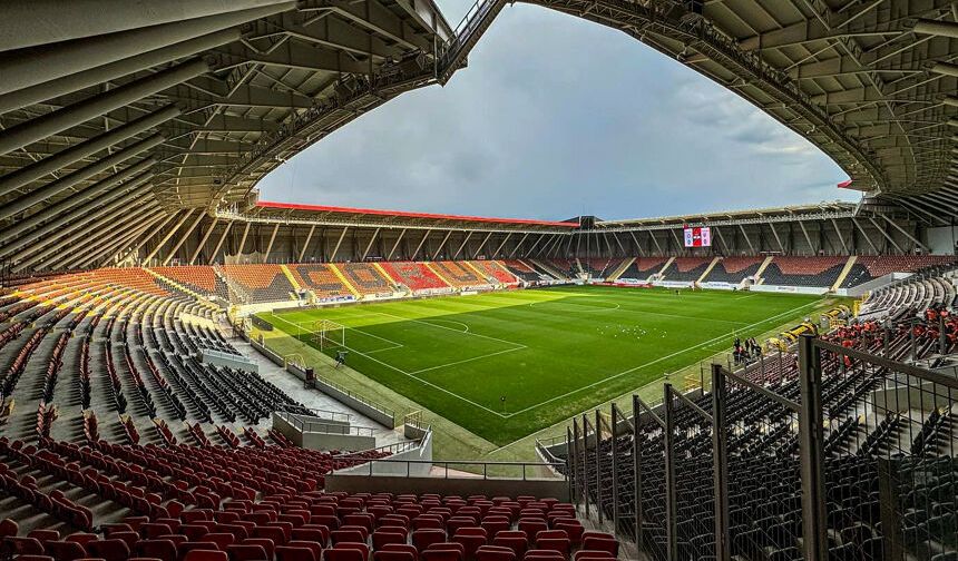 Stadın isim hakkı Çorum FK'ya verildi