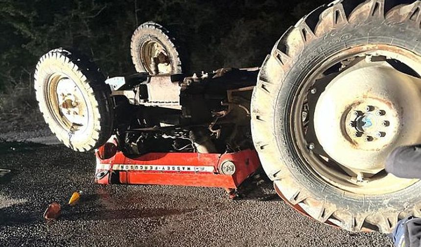 Tekerleği kopup devrilen traktörün sürücüsü öldü