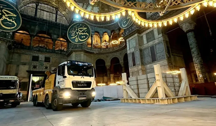 Ayasofya Bilim Kurulu'ndan vinç eleştirilerine yanıt: Notre Dame'de de kullanıldı