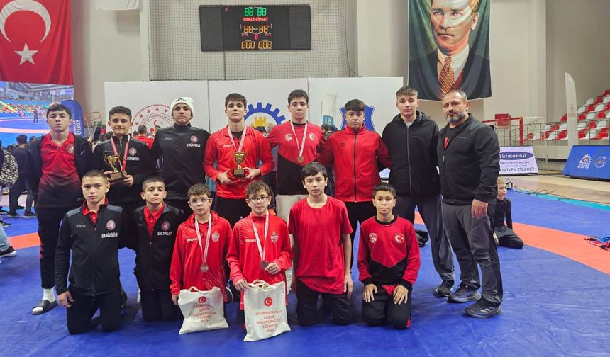 Çorumlu güreşçilerden 7 madalya