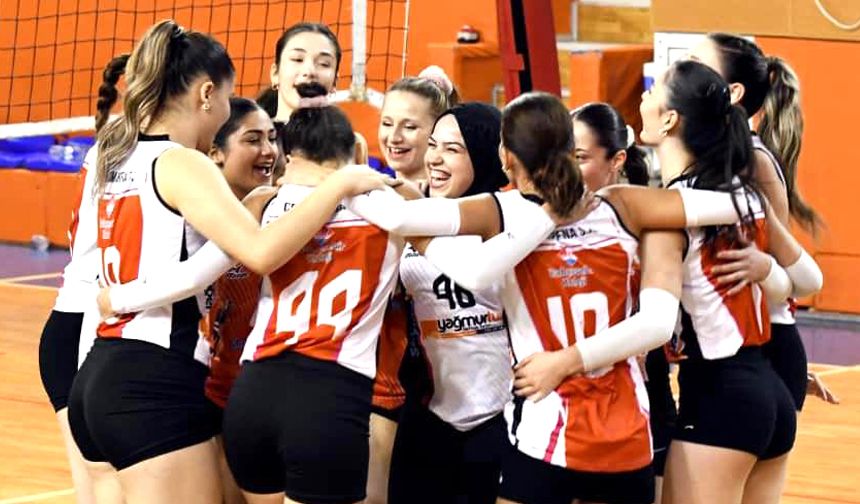 Arena Sultanları Beşikdüzü’nü final setinde devirdi: 3-2