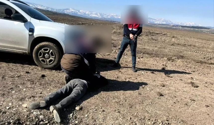 Uyuşturucu ticareti yaptıkları iddiasıyla 4 şüpheli tutuklandı