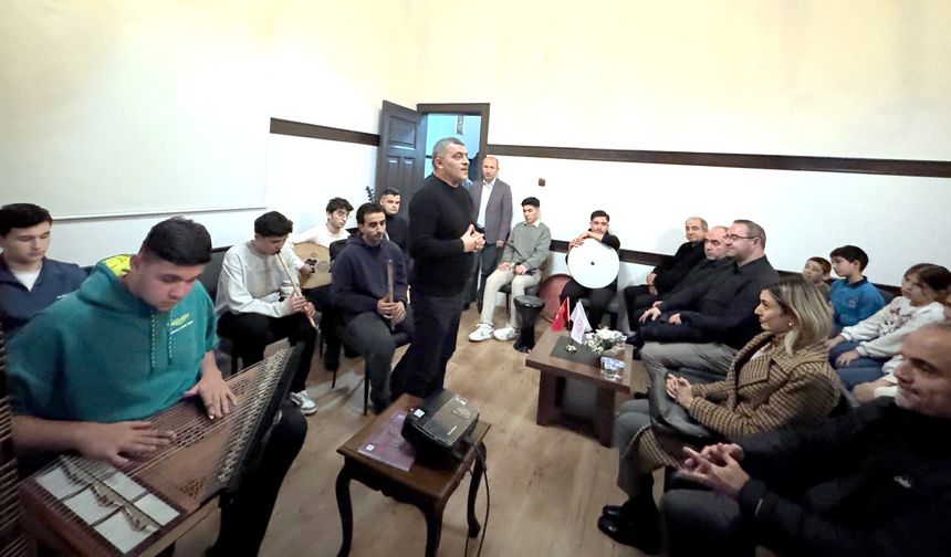 Eğitimcilere Türk Müziği  makamlarını anlattı