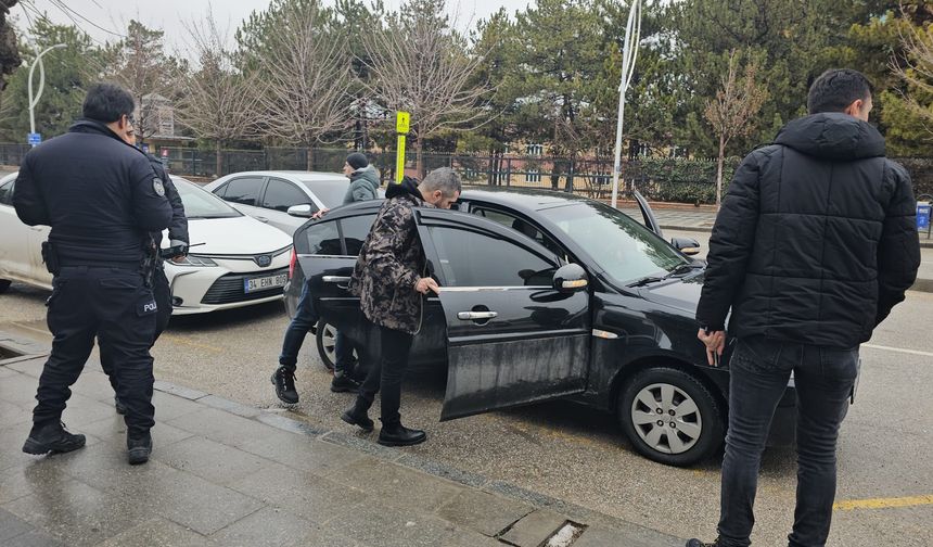 Firari hükümlü Gazi Caddesi'nde yakalandı