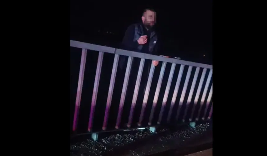 Köprüden atlamak isteyen genci ekipleri kurtardı