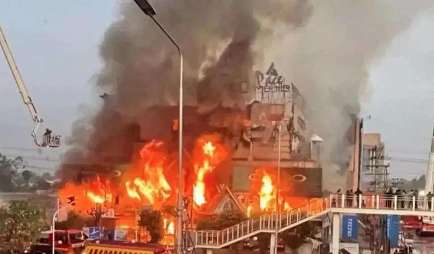 AVM'de çıkan yangında 6 kişi hayatını kaybetti