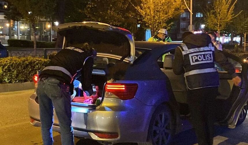 Şüphe üzerine durdurulan araçtan 10 gram uyuşturucu çıktı