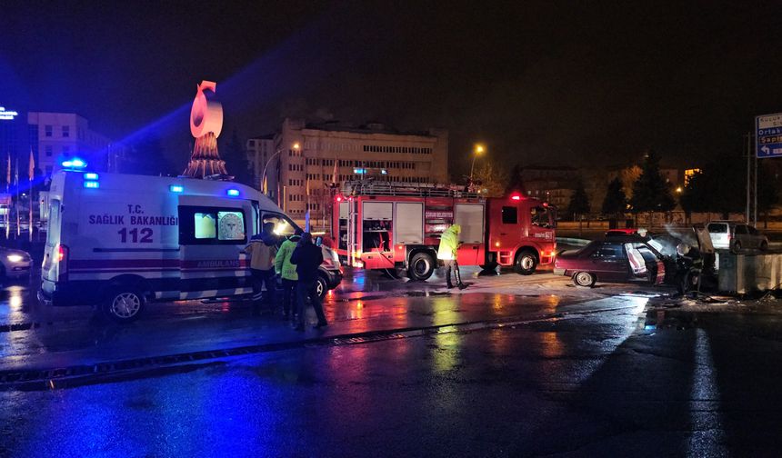 Akaryakıt istasyonunun duvarına çarptılar