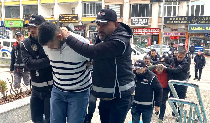 Galerici ve restoran kurşunlayan 8 şüpheli adliye sevk edildi