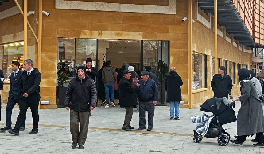 Ahlatcı'nın yeni şubesi hizmete girdi