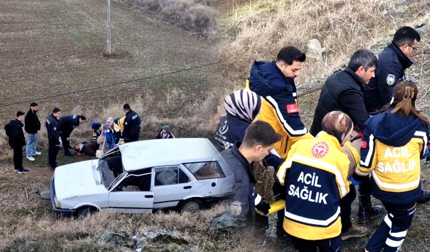 Direksiyon hakimiyetini kaybeden sürücü şarampole uçtu