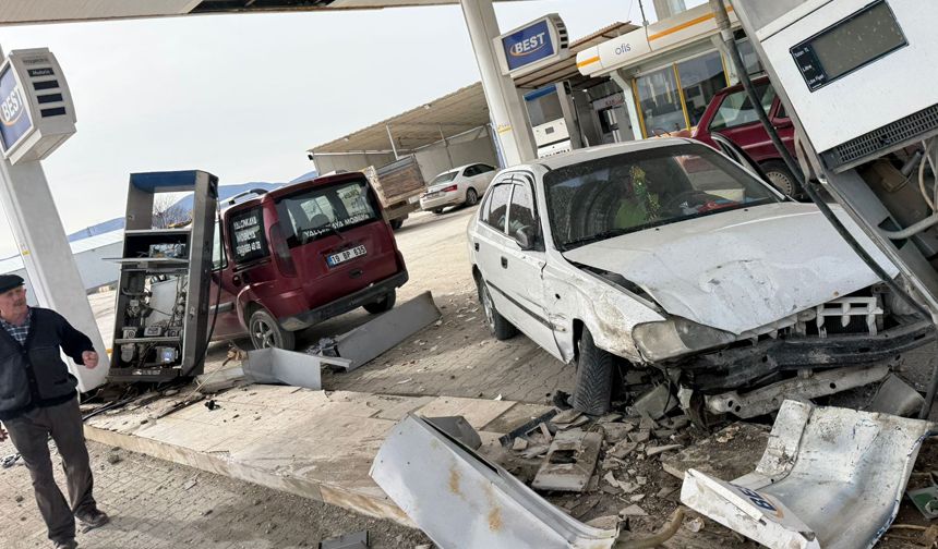 Direksiyon hakimiyetini kaybeden sürücü benzin istasyonuna daldı