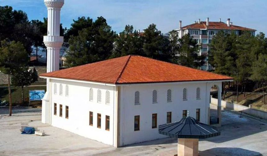 Yeni cami ilk teravihle ibadete açıldı