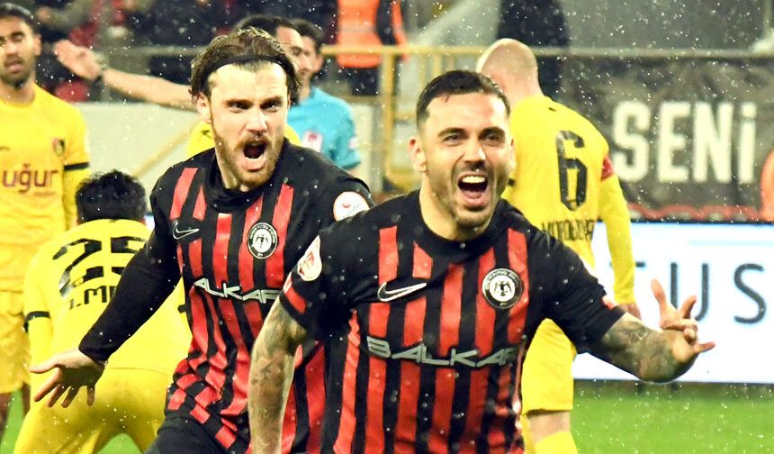 Burak Çoban formayı kaptı