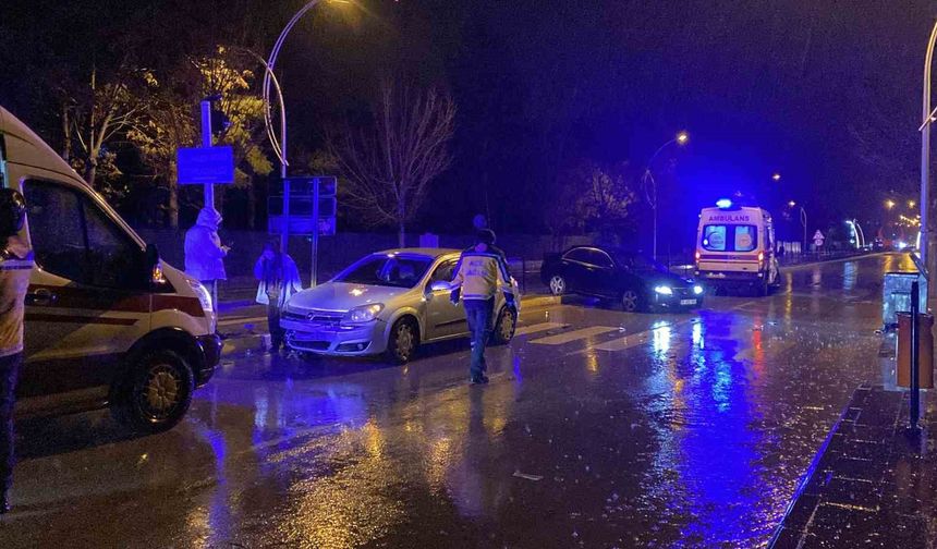 Anne ve oğlu kazada yaralandı