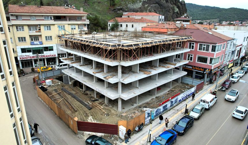Yeni iş merkezi inşaatı hızla yükseliyor