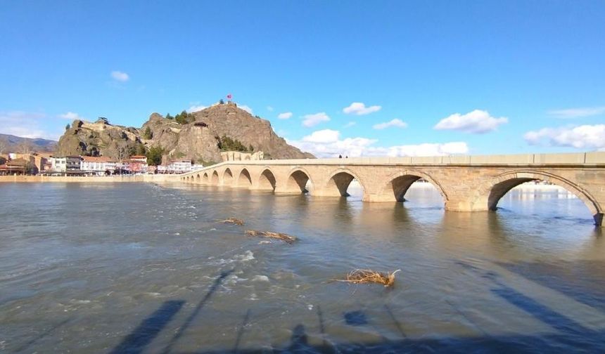 Çorum’da kış yağışlarıyla Kızılırmak’ın debisi yükseldi