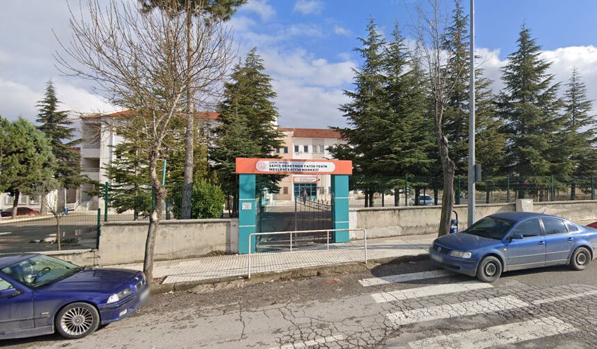 Çorum'da öğrenci öğretmenine bıçak çekti!