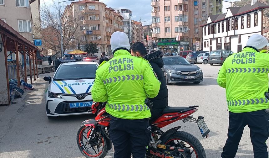 Çorum'da  motosiklet sürücülerine 266 bin lira ceza yazıldı