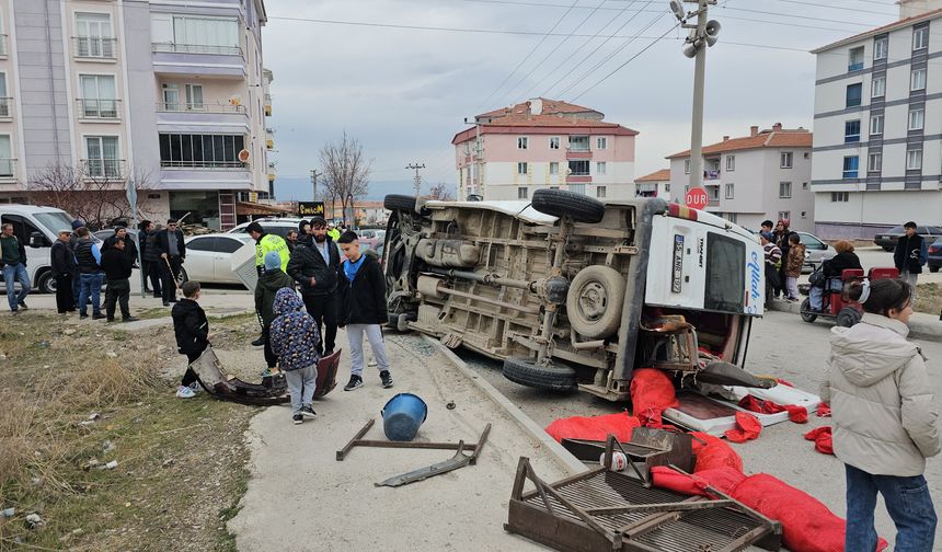 Tarım işçilerini taşıyan minibüs kaza yaptı: 5 yaralı
