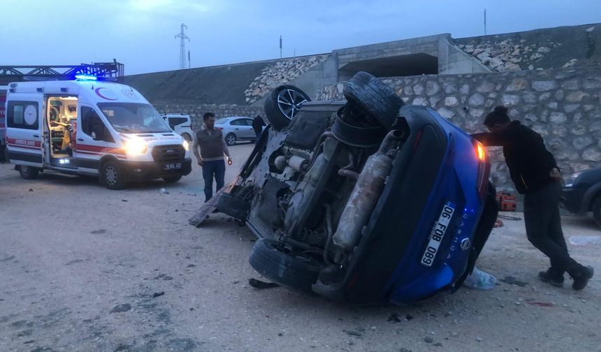 Kontrolden çıkarak köprü korkuluklarına çarptı