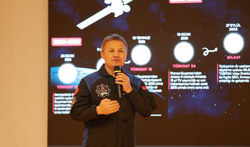 Uzay deneyimlerini öğrencilere anlattı